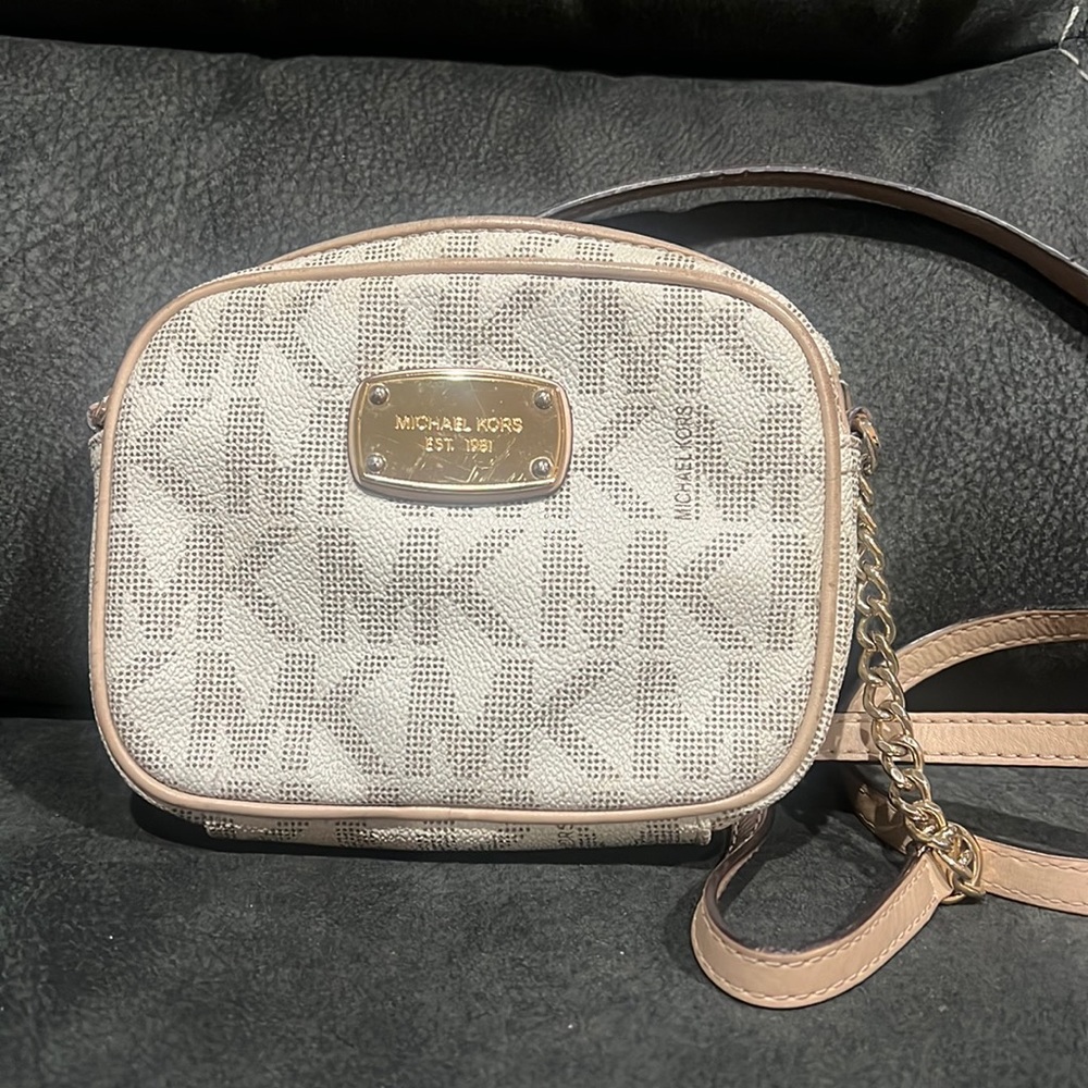 Michael Kors 5x7 cream crossbody